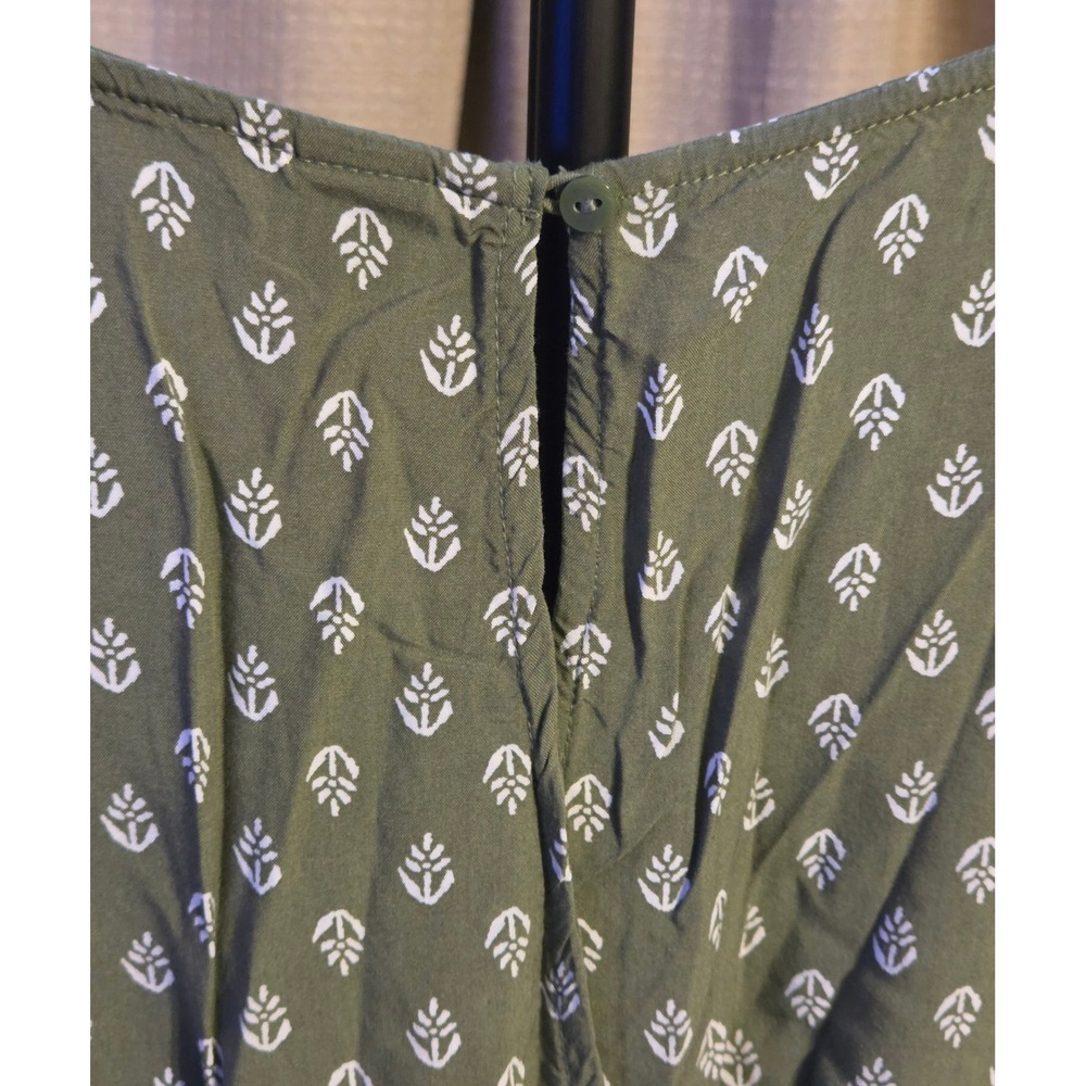 Old Navy Floral Print Romper Womens Size Large Green White Back Keyhole Pockets - Picture 5 of 10